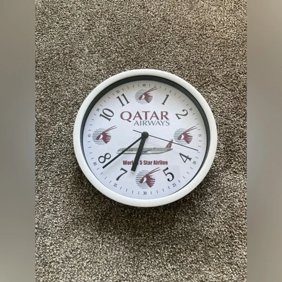 🇶🇦 Qatar Airways custom made Wall Clock 🕚 Like New! - Picture 7 of 9